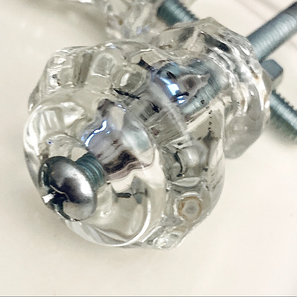 VNT Glass drawer pulls